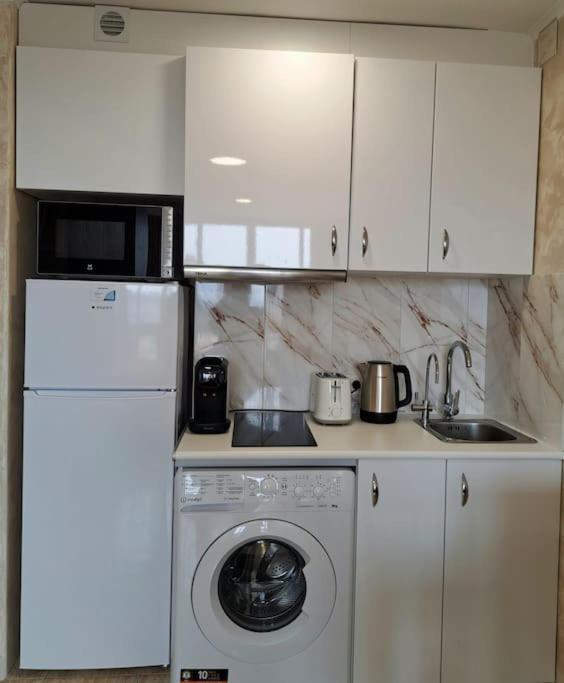 Cozy Studio With Sea View Apartment Benidorm Bagian luar foto